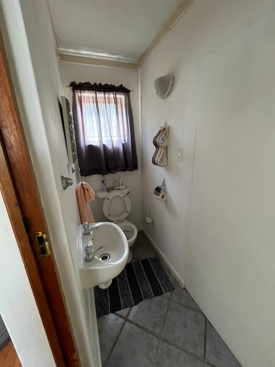 3 Bedroom Property for Sale in Cove Rock Eastern Cape